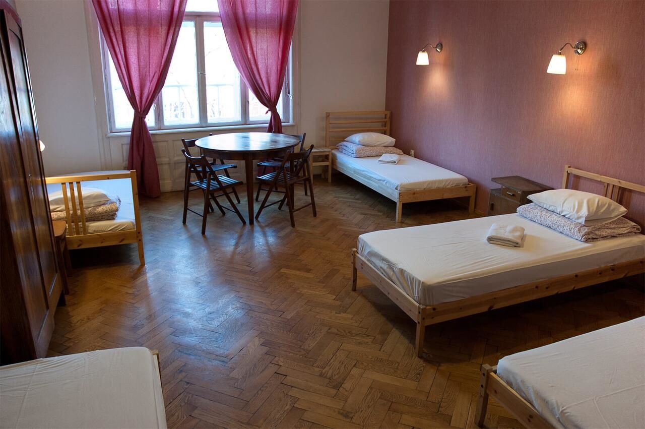 Хостелы Trzy Kafki Private Rooms Краков-16