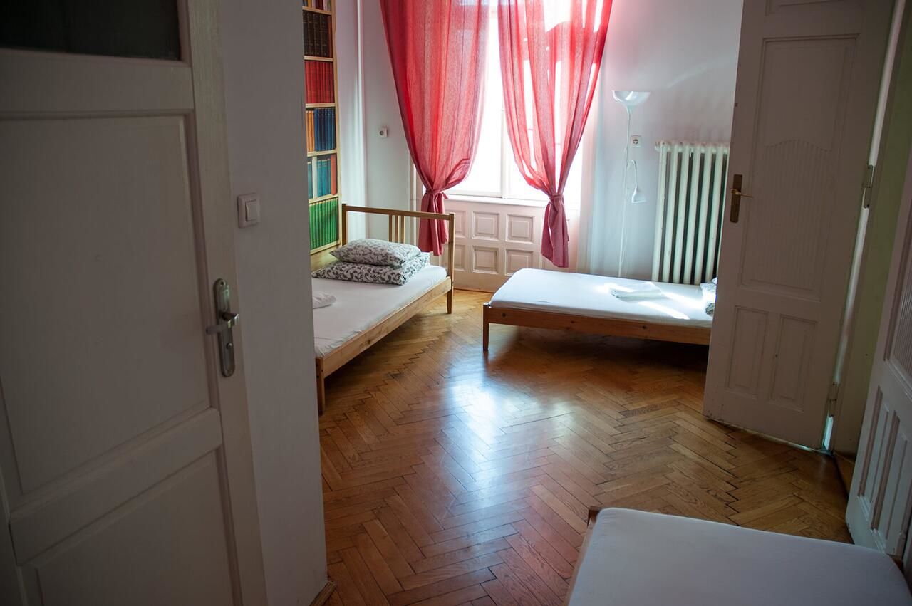 Хостелы Trzy Kafki Private Rooms Краков-5