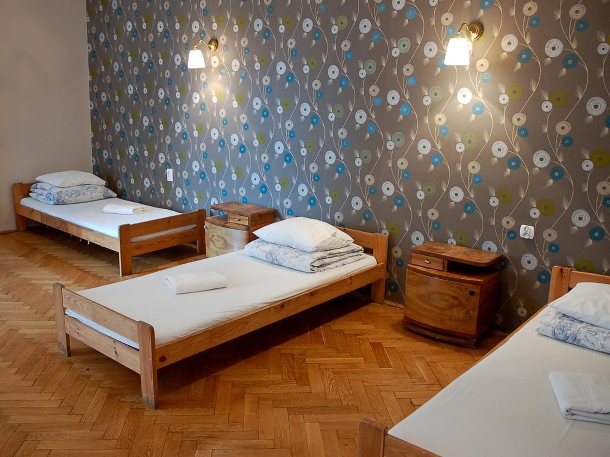 Хостелы Trzy Kafki Private Rooms Краков-27