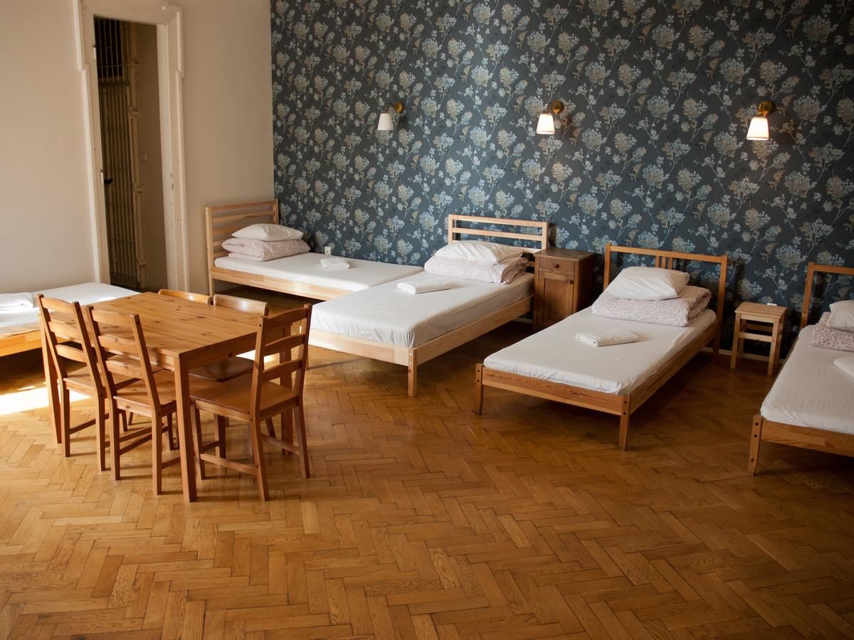 Хостелы Trzy Kafki Private Rooms Краков-30