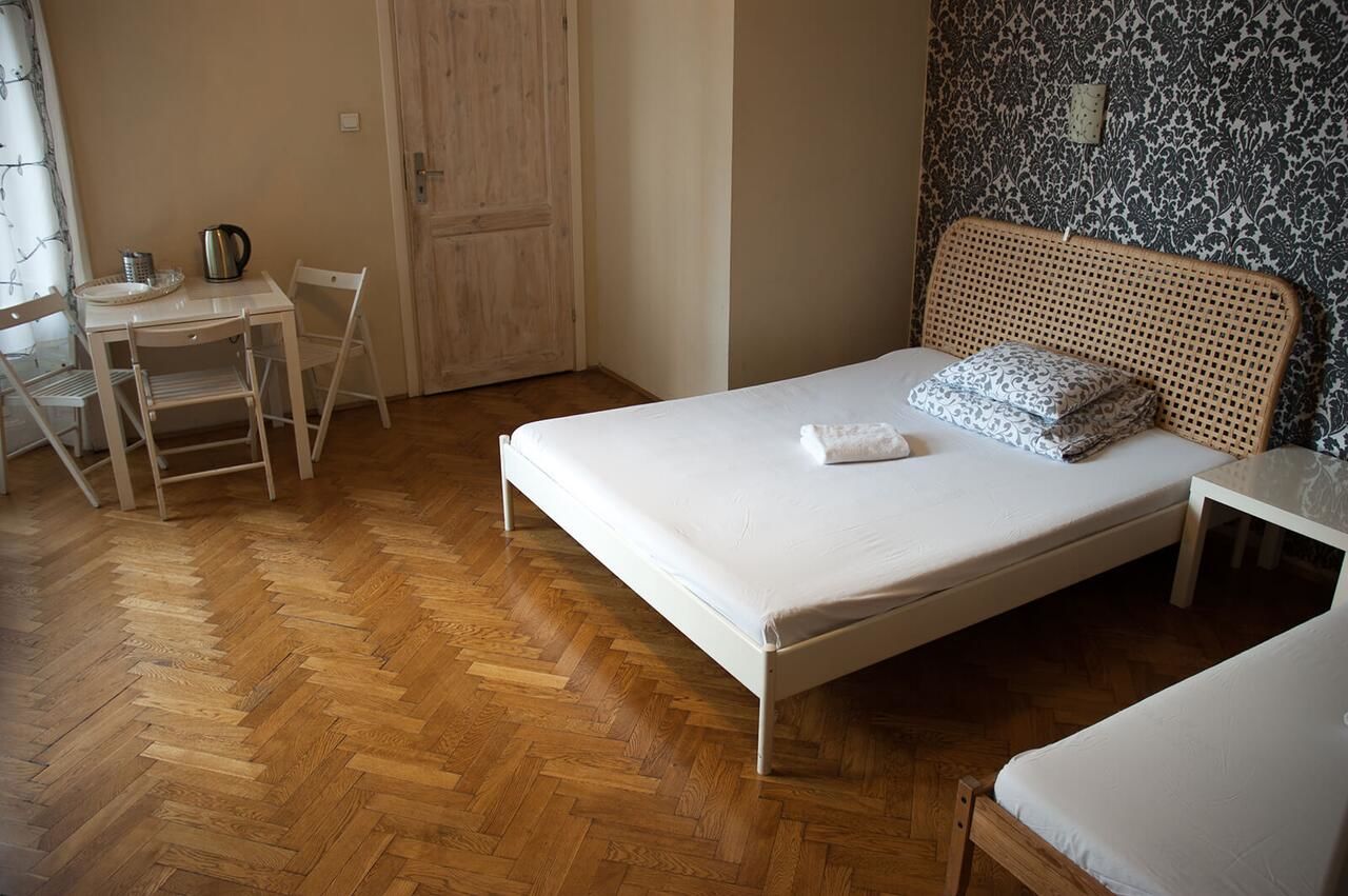 Хостелы Trzy Kafki Private Rooms Краков-9