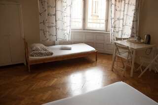 Хостелы Trzy Kafki Private Rooms Краков-4