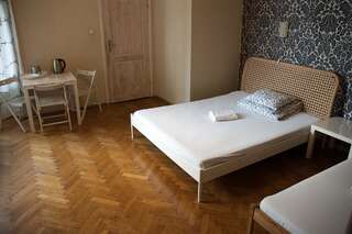 Хостелы Trzy Kafki Private Rooms Краков-5