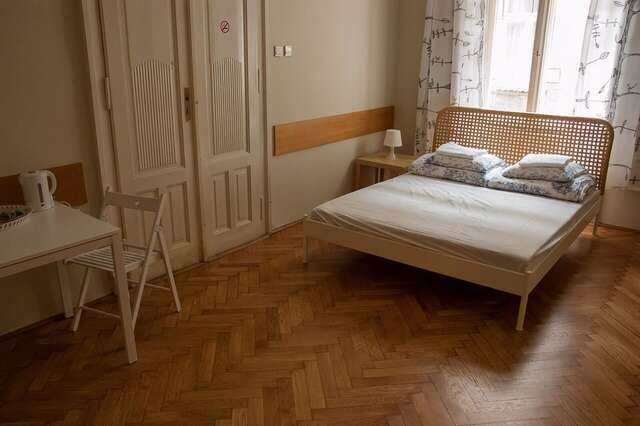 Хостелы Trzy Kafki Private Rooms Краков-23