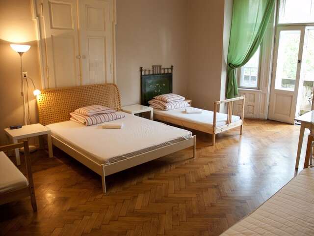 Хостелы Trzy Kafki Private Rooms Краков-25