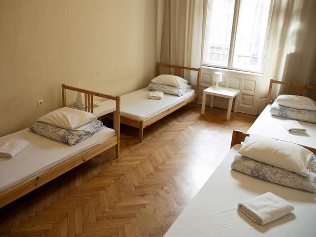 Хостелы Trzy Kafki Private Rooms Краков-46